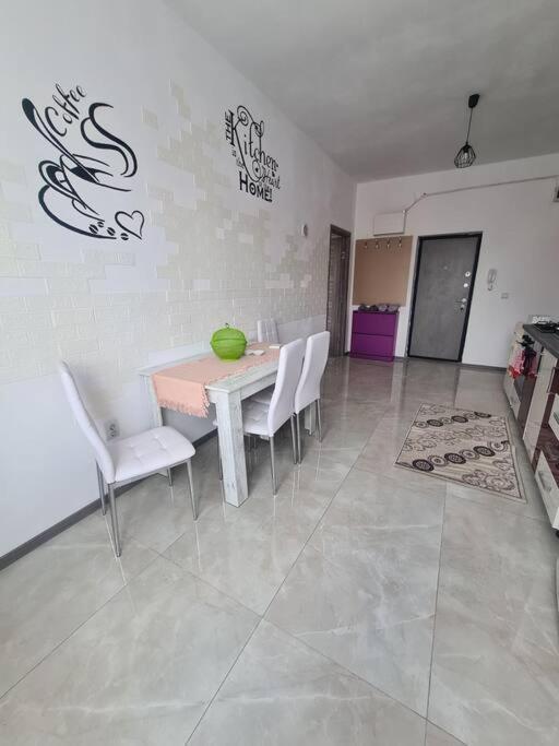 Mural Art Apartament Petroşani Eksteriør billede
